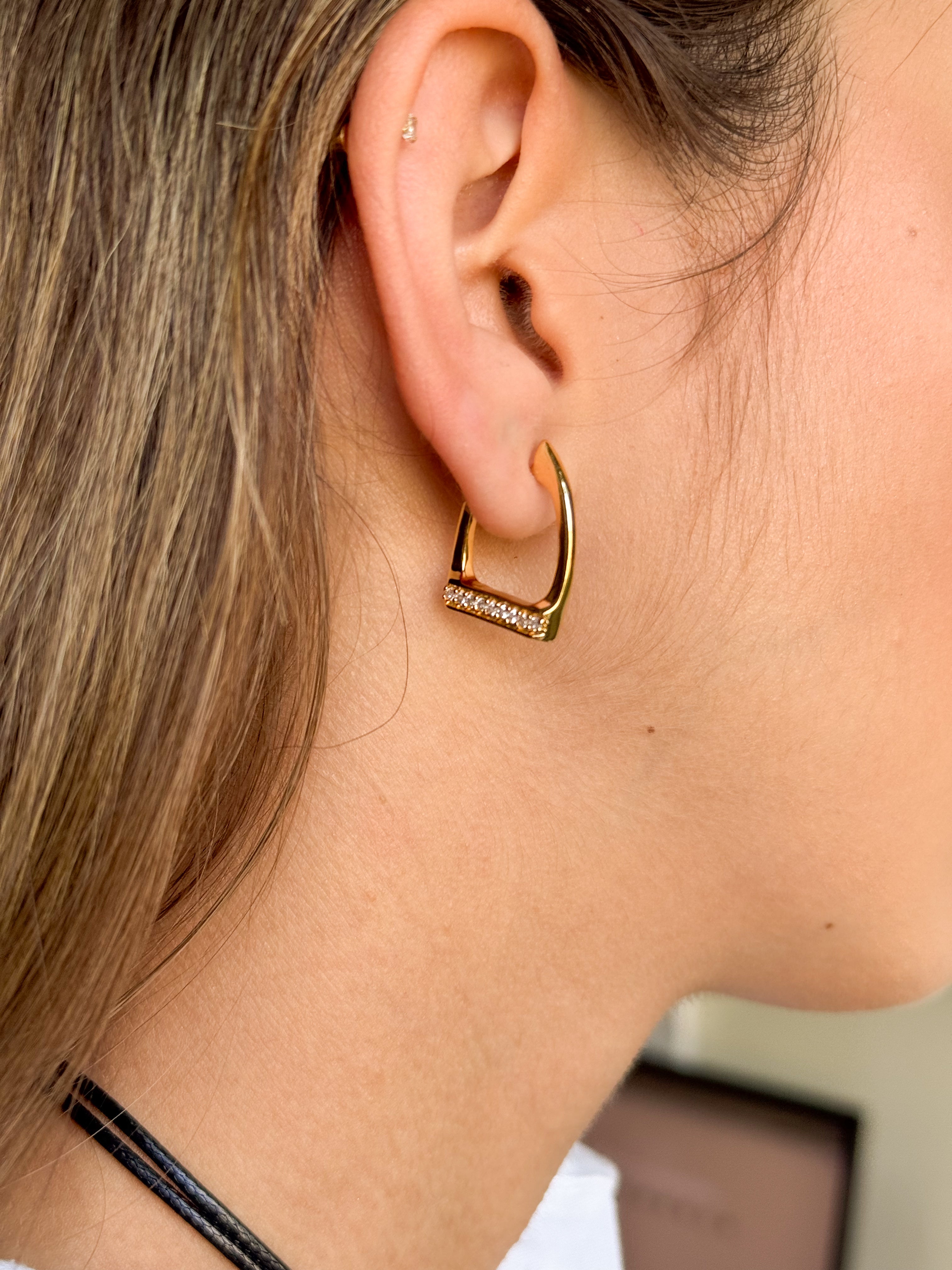 Aretes Estribo con Zirconias