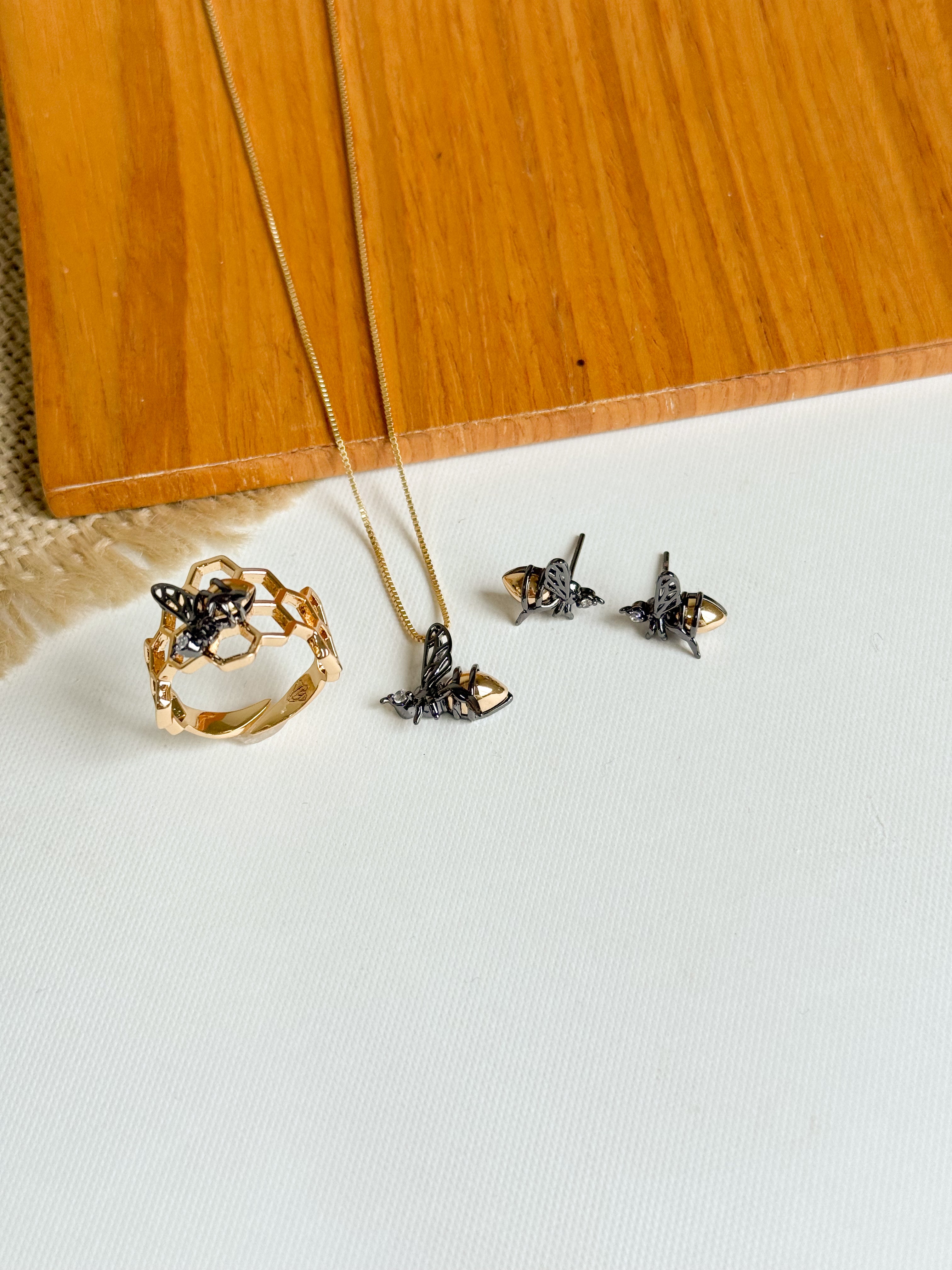 Aretes Abeja