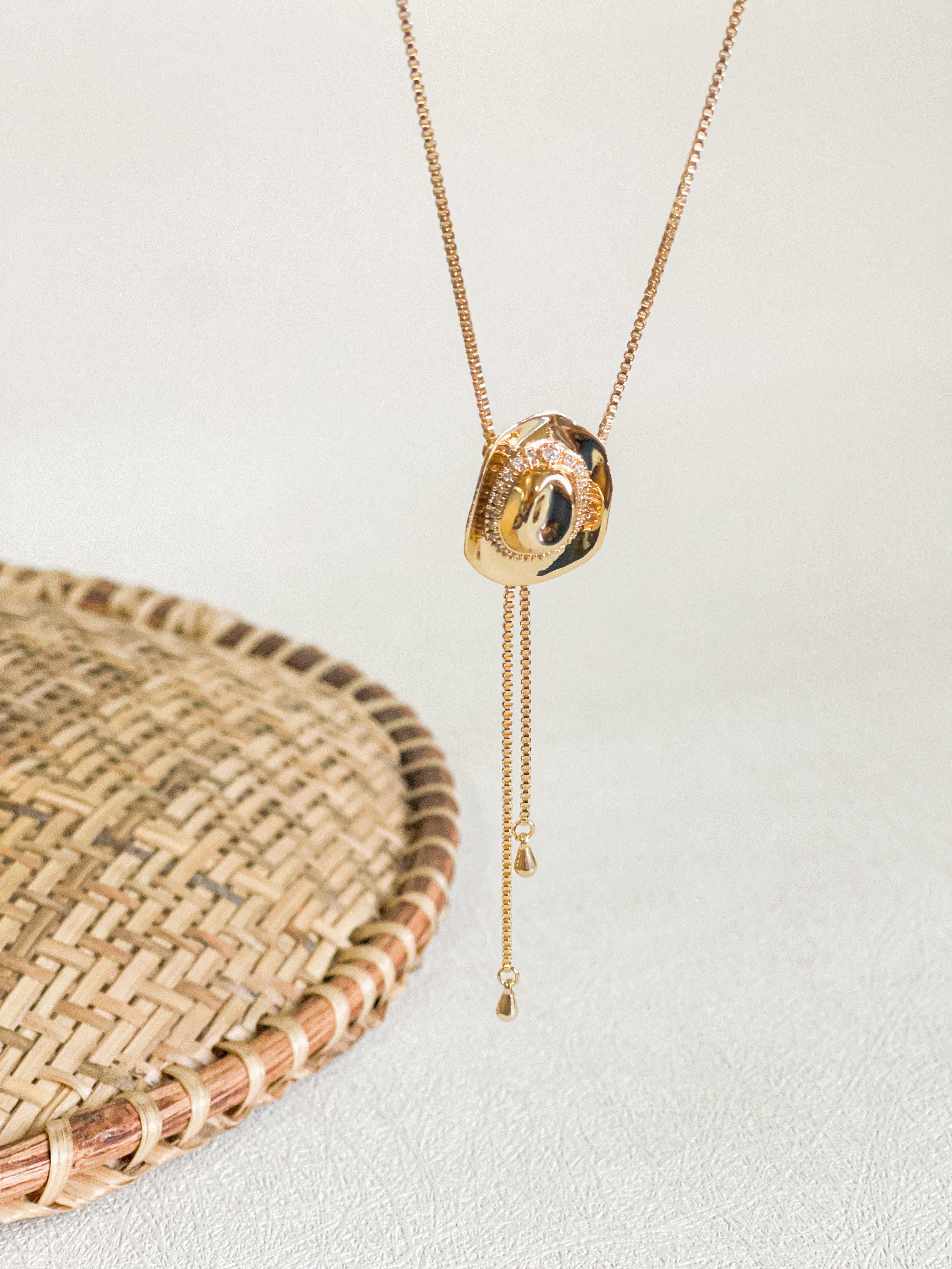 Collar Sombrero Corbatín Ajustable