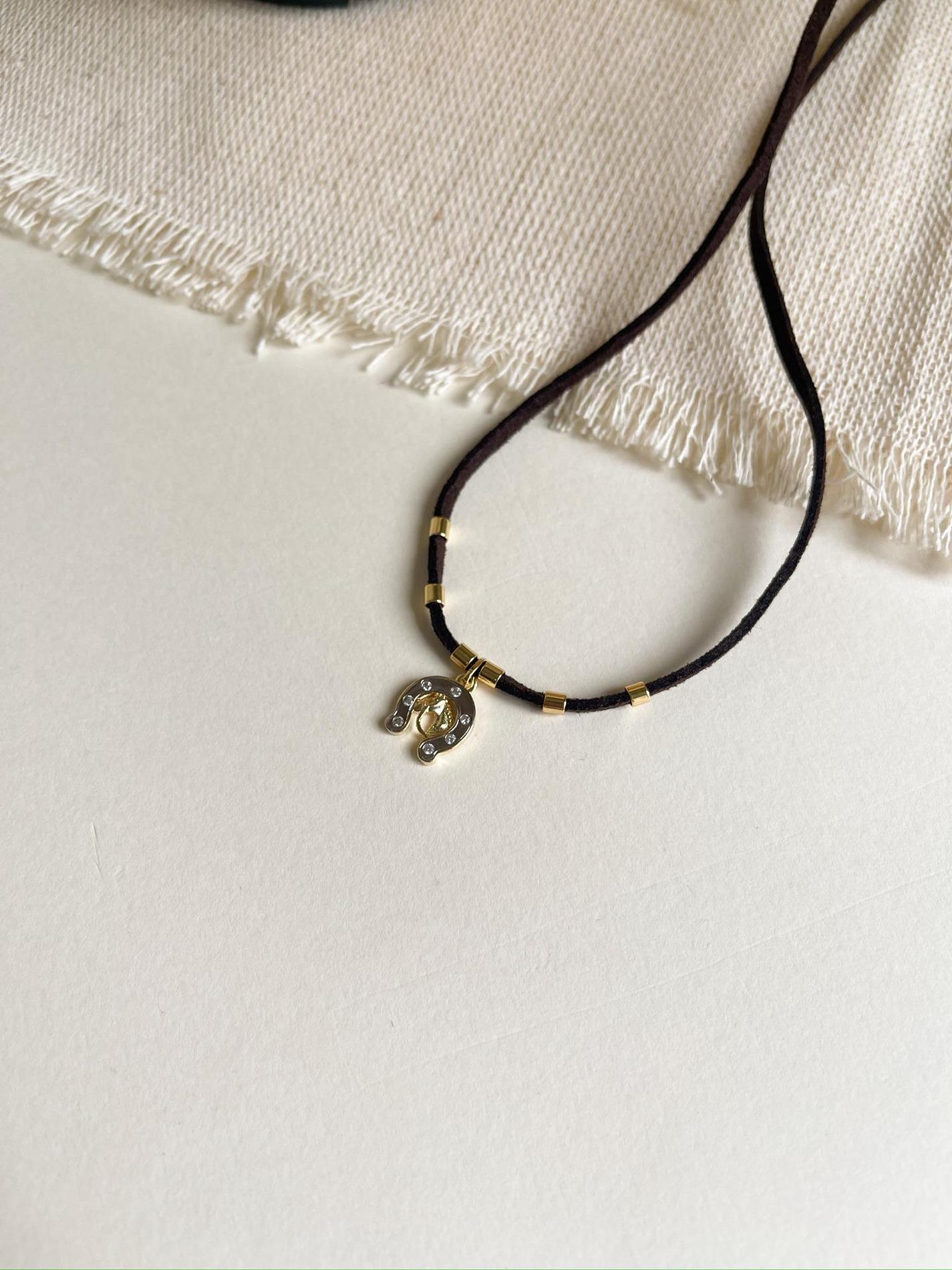 Choker Herradura en Cuero