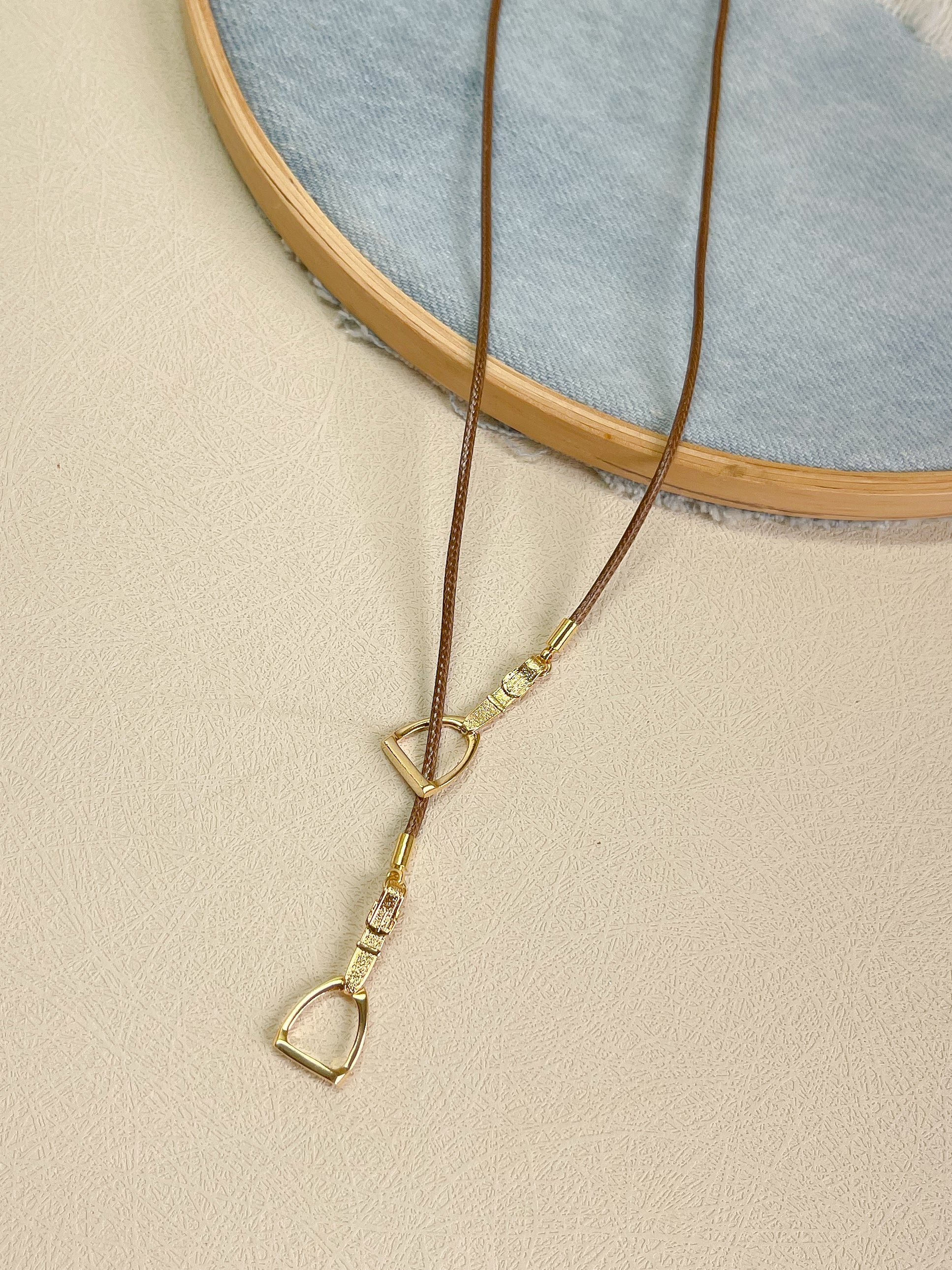 Collar Estribo con Cuero
