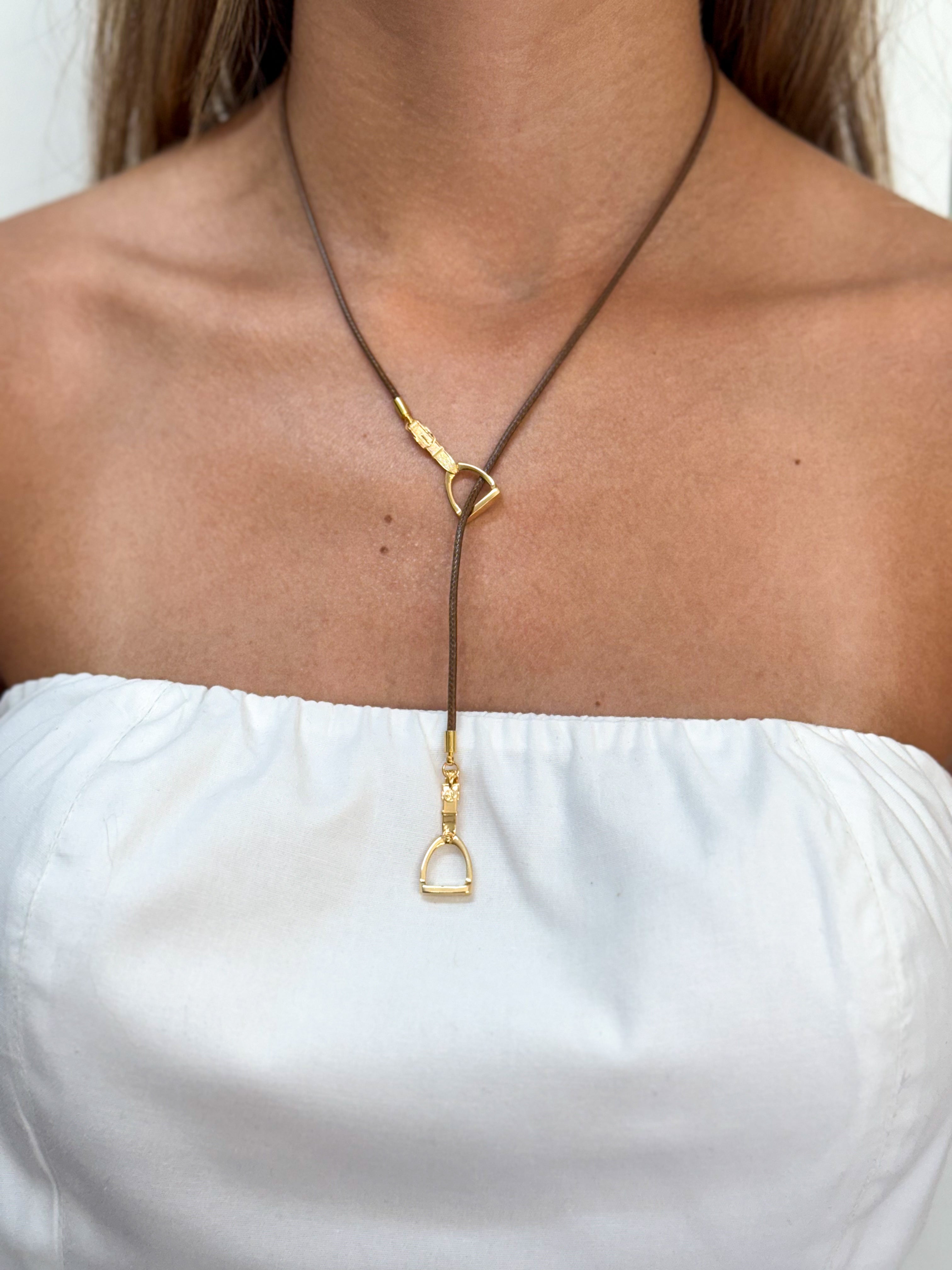Collar Estribo con Cuero