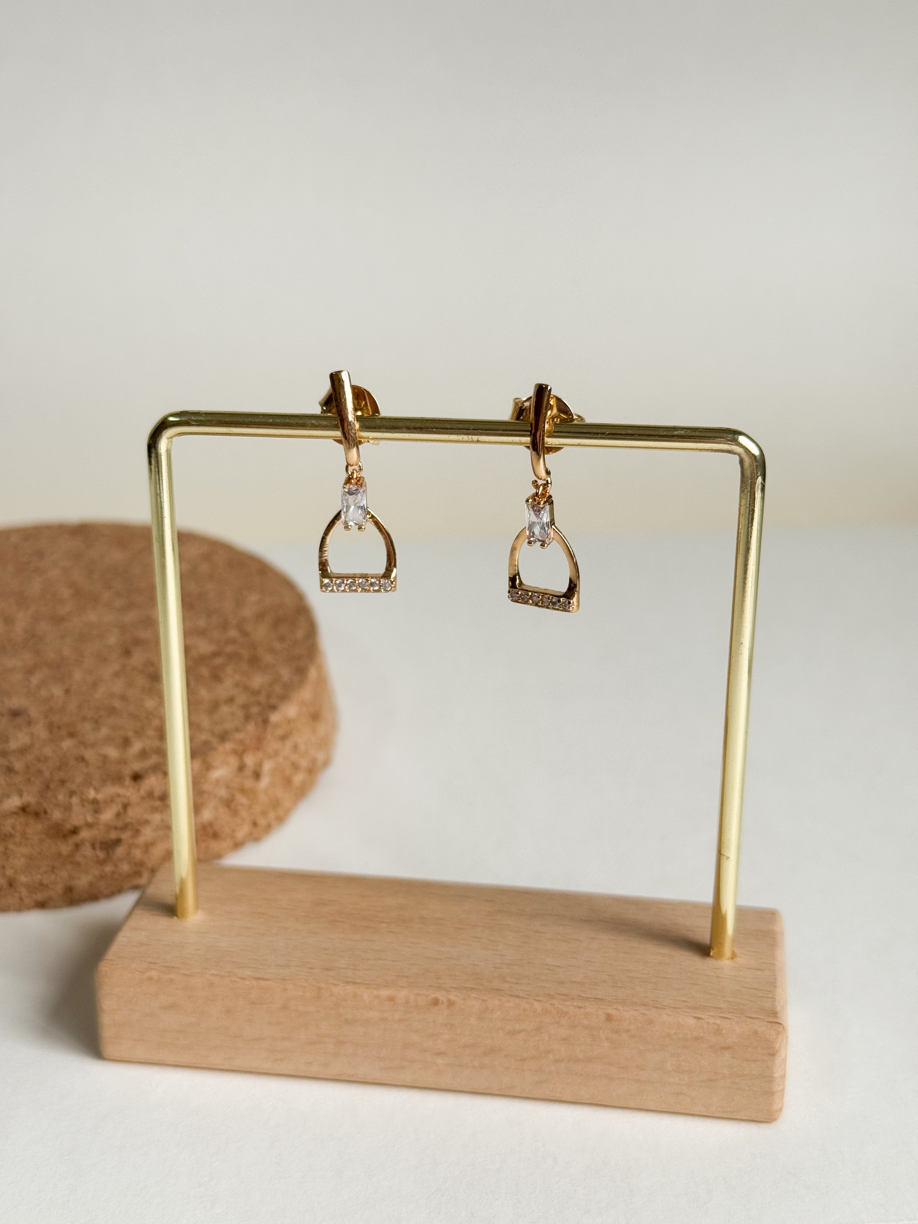 Aretes Estribo – Zirconia